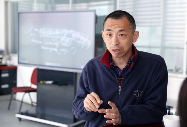 在黑洞的最中心，是平行宇宙的另外一個(gè)入口